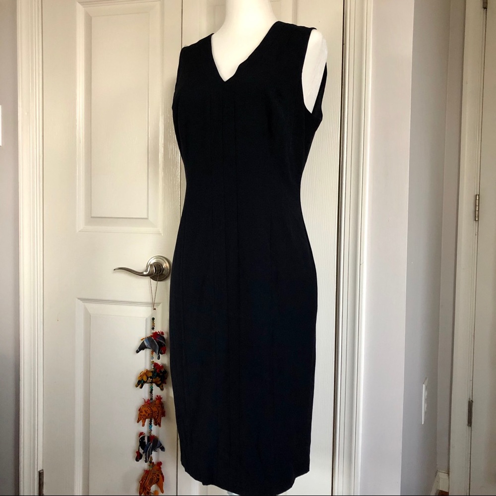 Ann Taylor black sleeveless vneck suiting dress